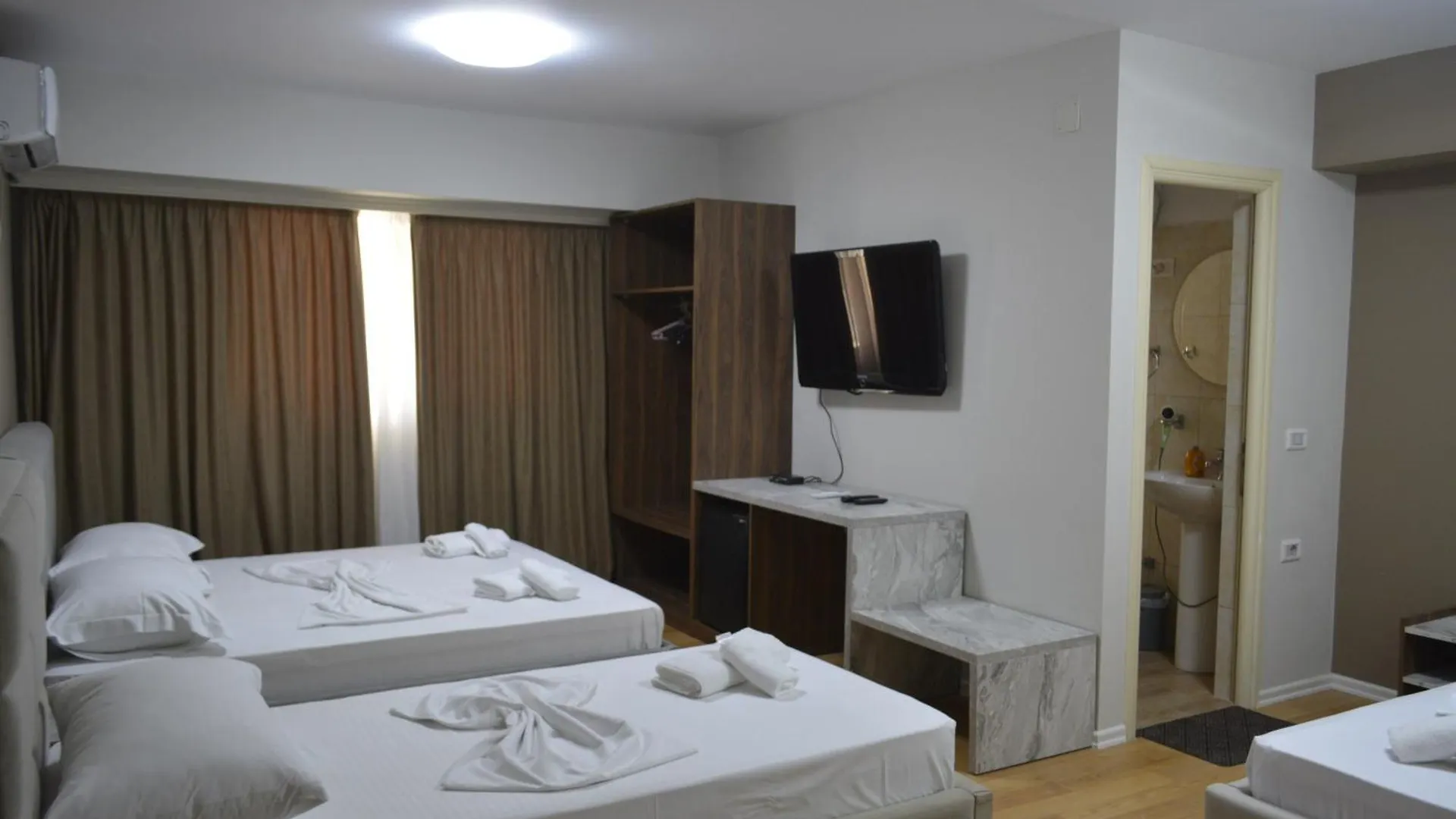 Hotel Her Vlore 0*,  Albania